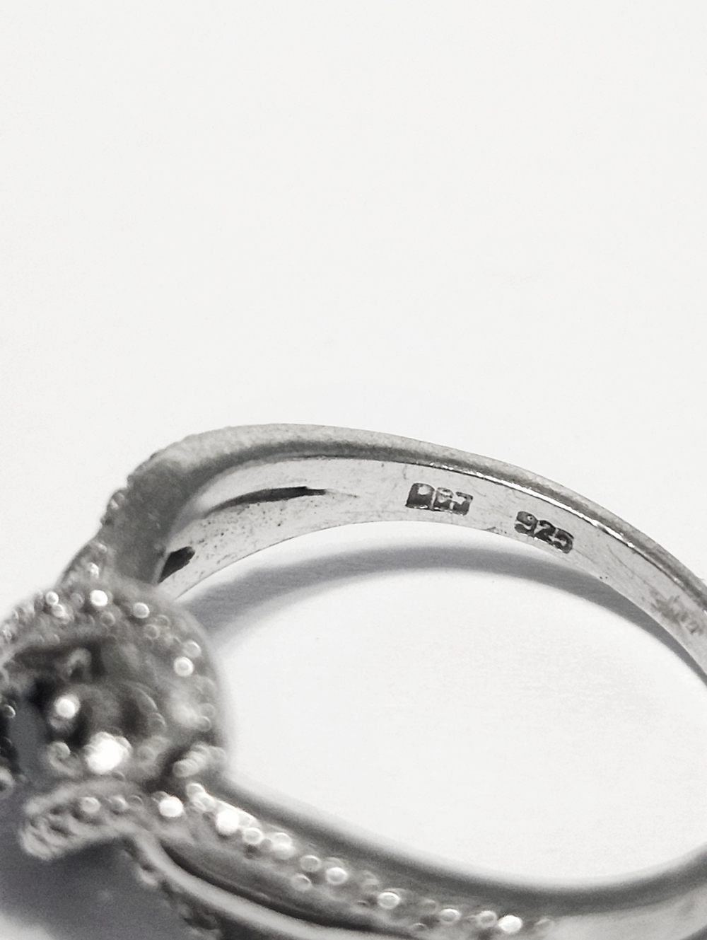 Sterling Silver Black & White Stone Infinity Ring size 6 one Stone Missing - Picture 7 of 11